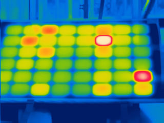 红外热像仪检测到太阳能吸热板故障